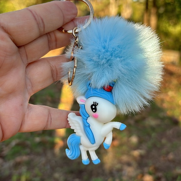 UNICORN KEYCHAIN ๐ (1 PIECE) - Picture 15 of 16